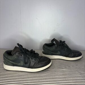 Kids Jordan 1 Low SE Black Elephant Size 4.5Y